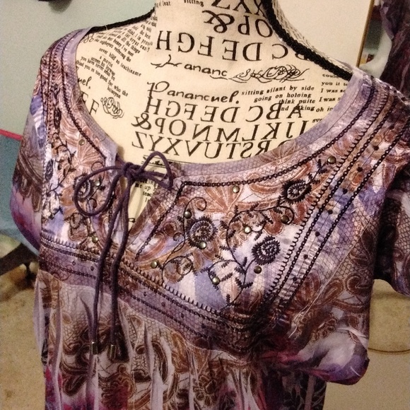 Women's purple embroidered flutter sleeve top by Unity World Wear size L NWOT - Picture 2 of 4